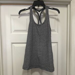 Sz. 8 Lululemon Racerback Black/White patterned tank